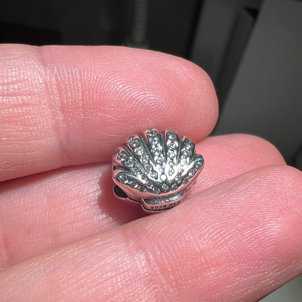 Seashell Charm - Picture 3 of 12